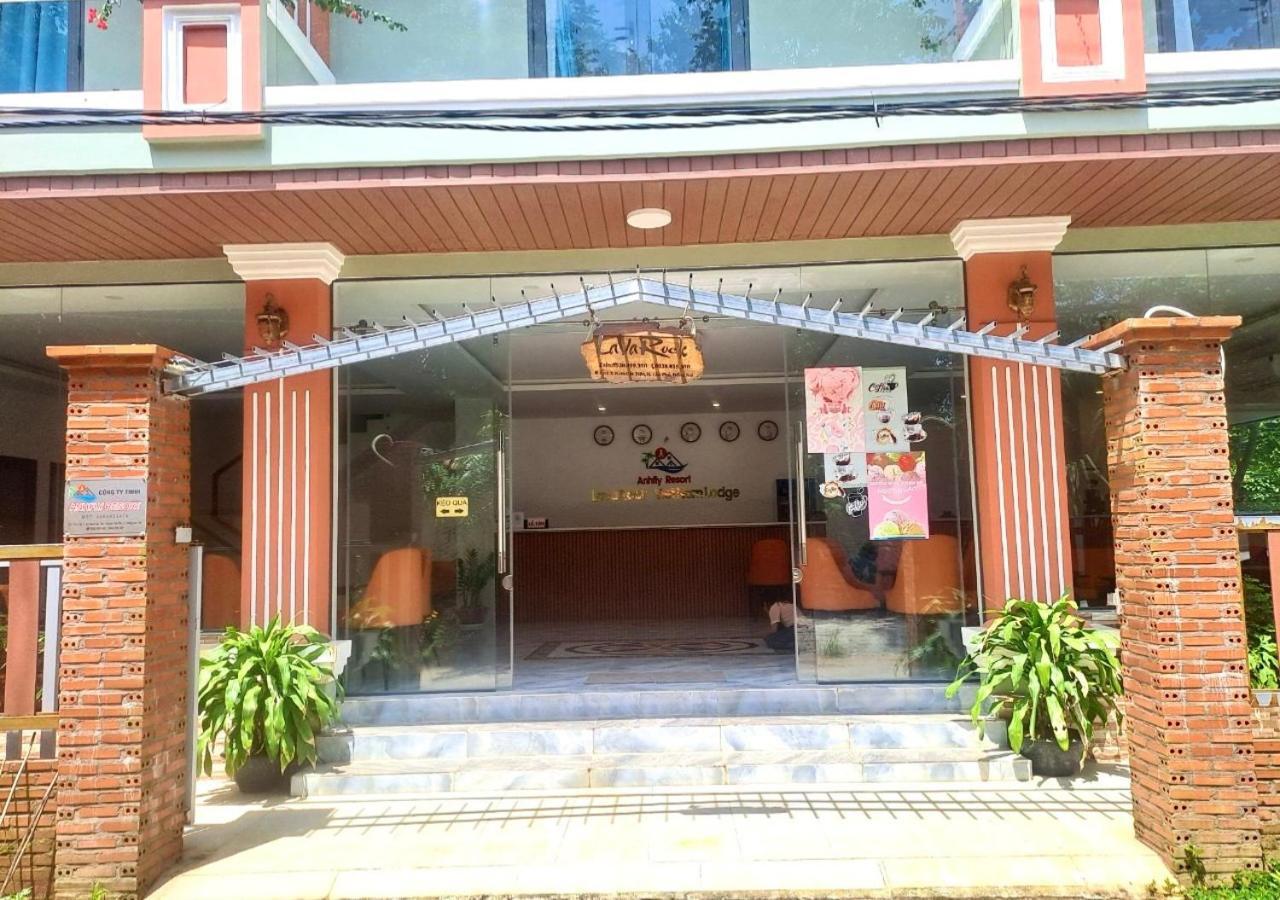 Lava Rock Viet Nam Lodge Anhfly Resort Nam Cát Tiên Exterior foto