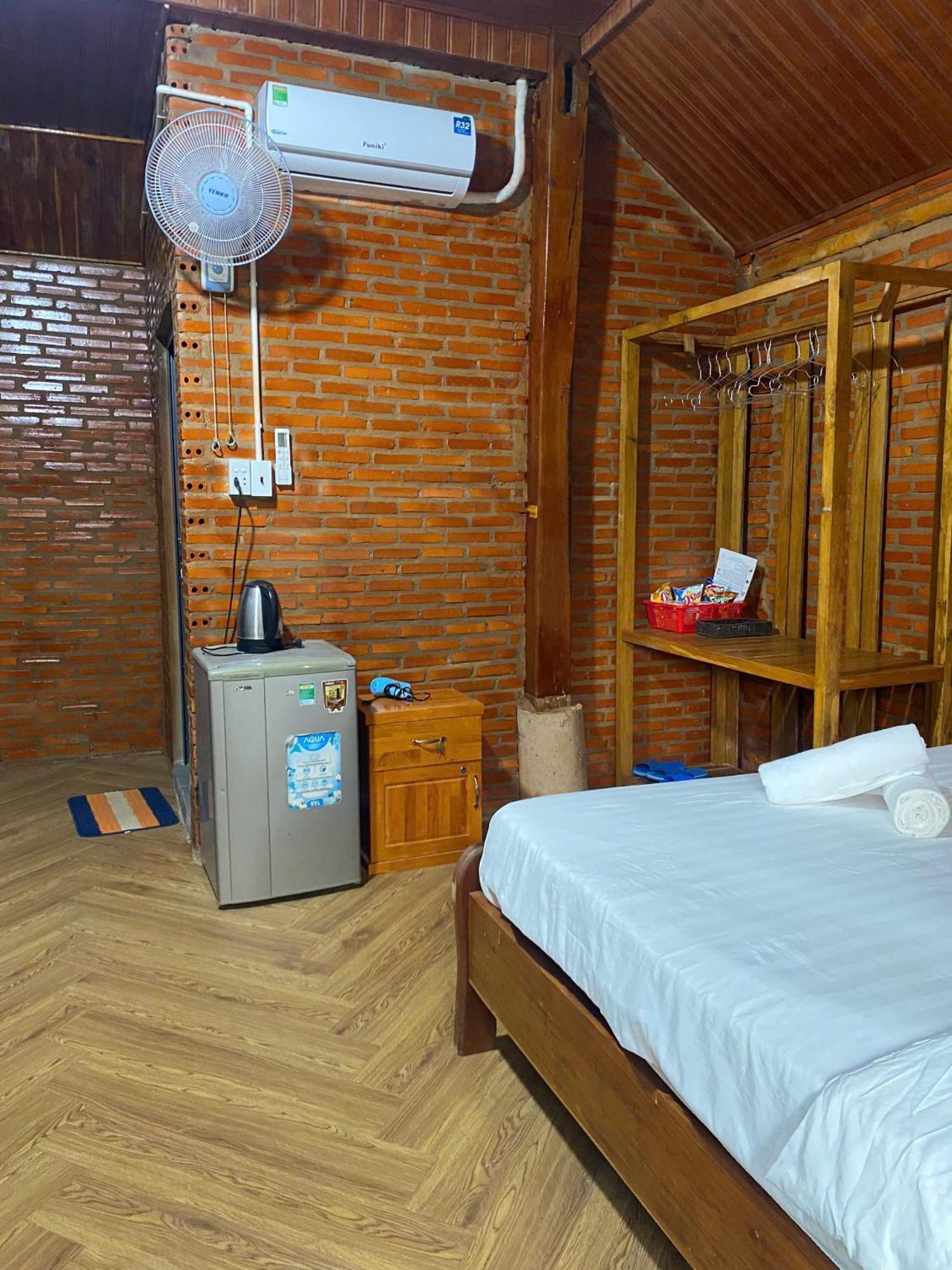 Lava Rock Viet Nam Lodge Anhfly Resort Nam Cát Tiên Exterior foto